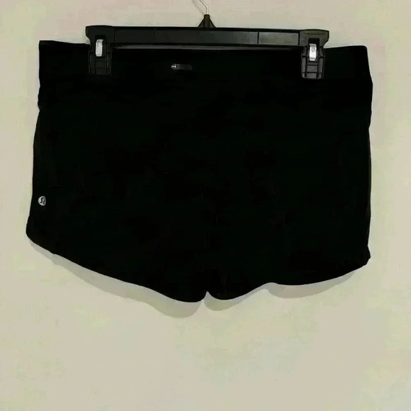 Lululemon Black Speed Up Lines Short 2.5 Inch Size US 8 Like New - Picture 2 of 2